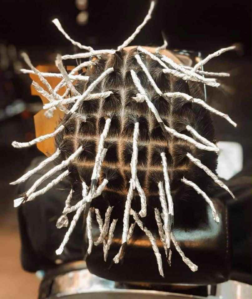 Pompadour lịch lãm – vuốt ngược mái