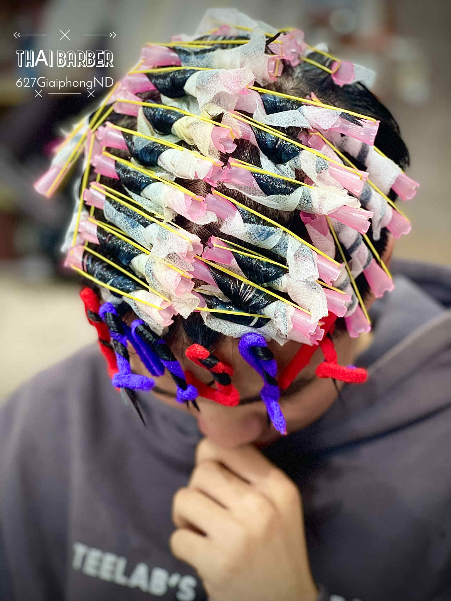 Góc decor trong tiệm Thái Barber