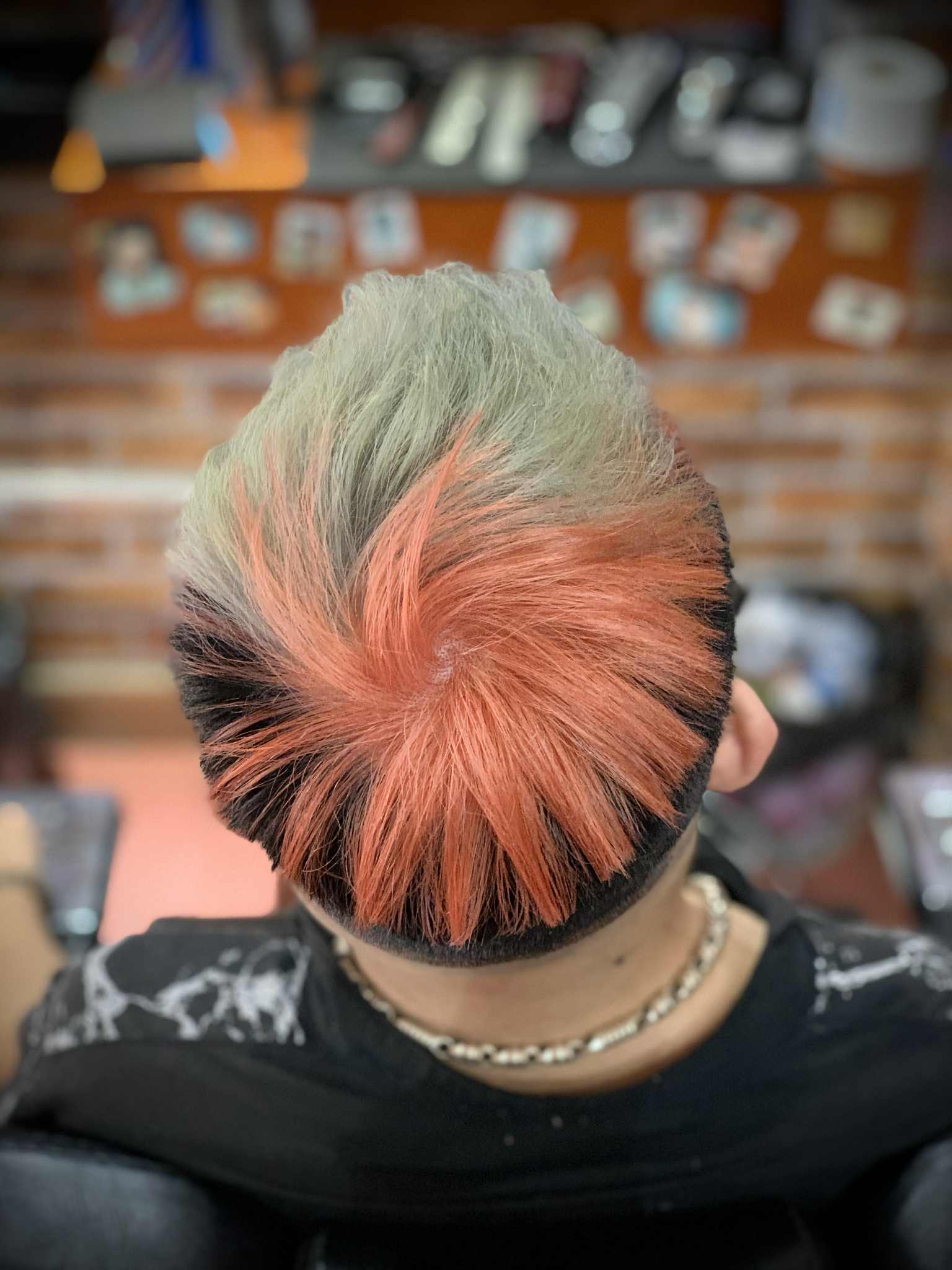 Khách hàng sau khi hoàn thiện kiểu tóc