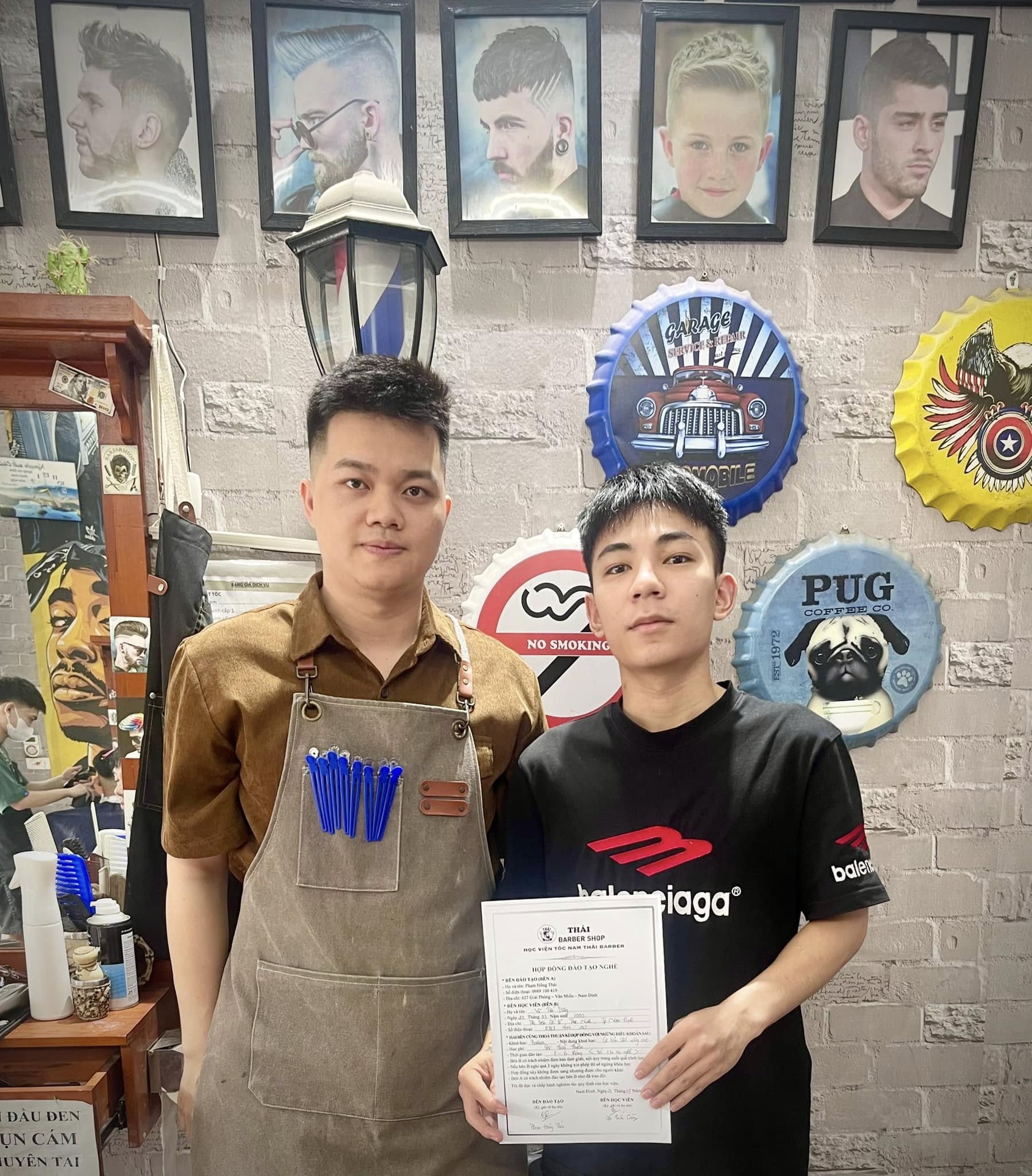 Barber đang làm việc